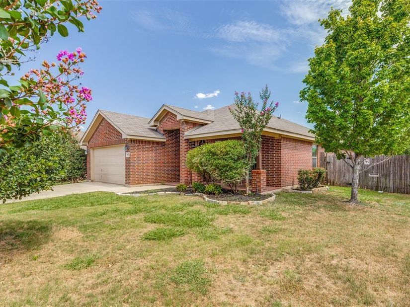 417  Brookhollow Lane , Saginaw Texas 76131