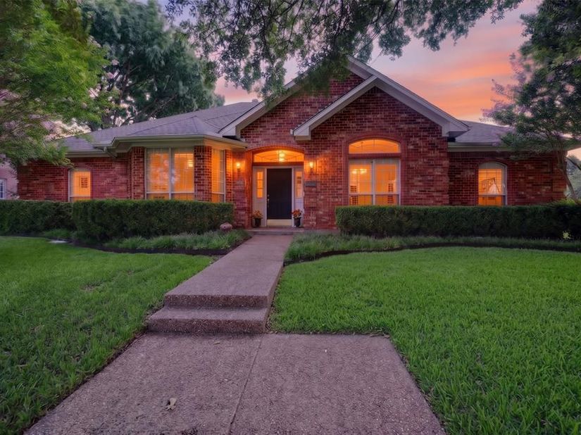 12324  Creekspan Drive , Dallas Texas 75243