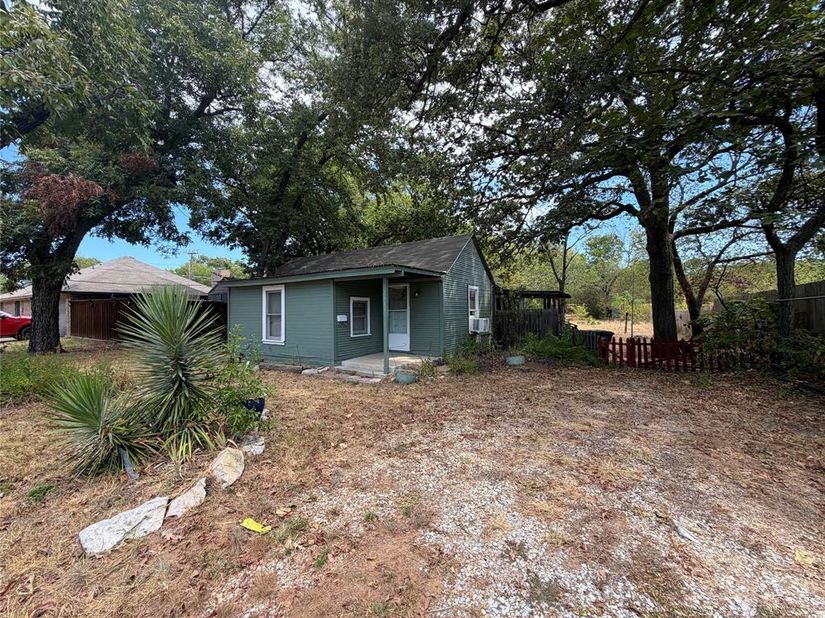 2813  Milam Street , Fort Worth Texas 76112
