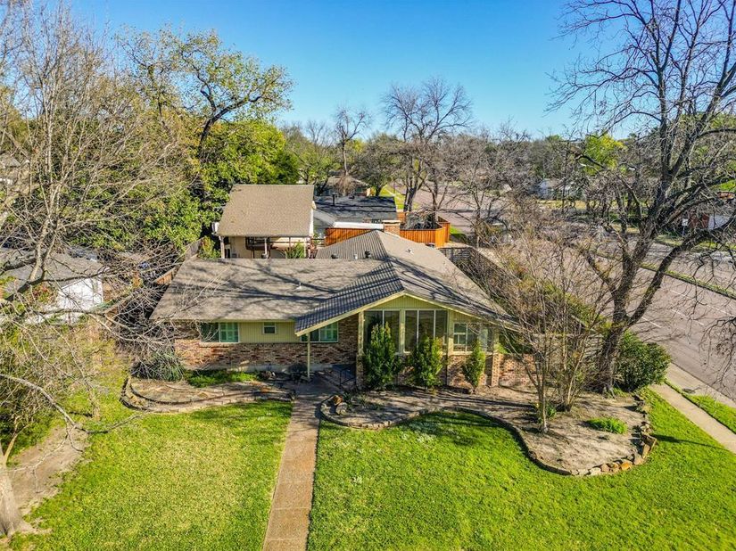 9759  Shoreview Road , Dallas Texas 75238