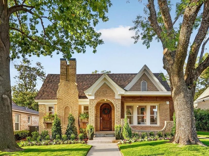 3323  Ivandell Avenue , Dallas Texas 75211