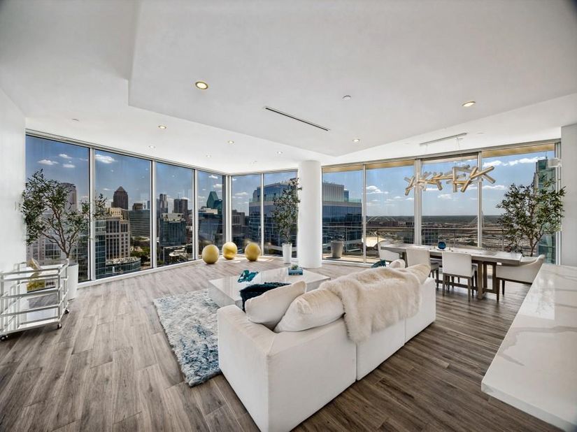 2900  McKinnon Street  2301, Dallas Texas 75201