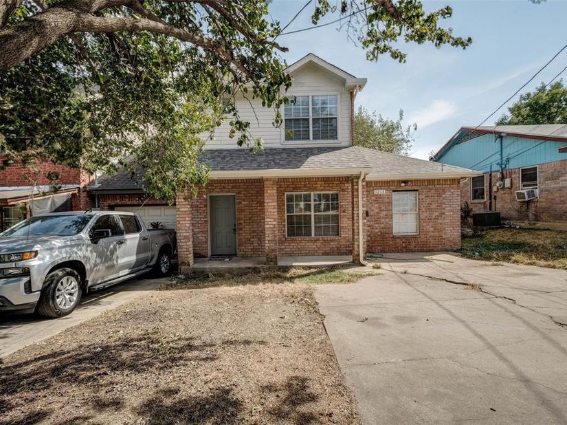 1213  College Street , Grand Prairie Texas 75050