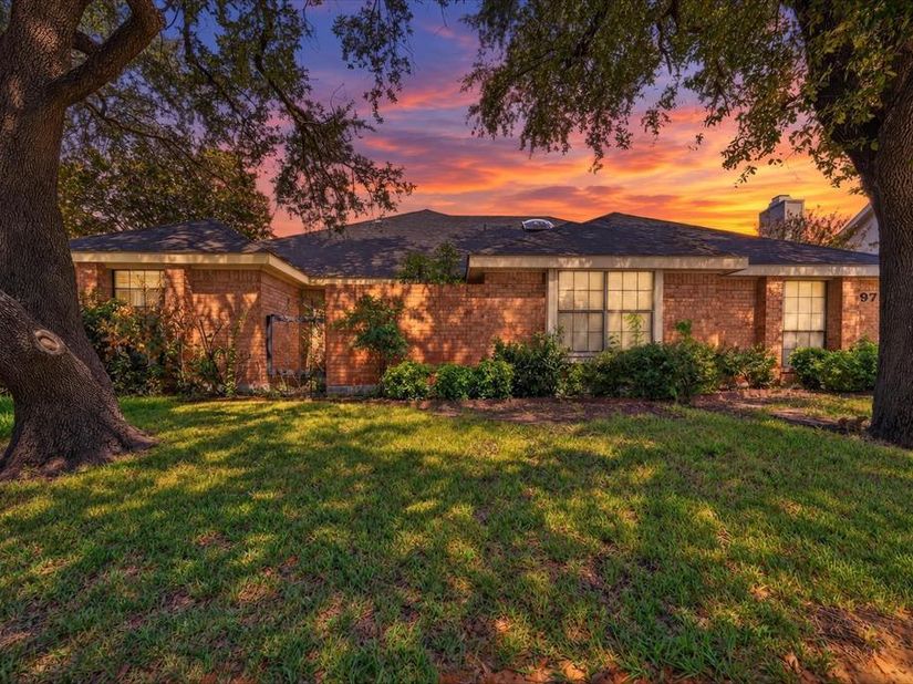 9711  Springtree Lane , Dallas Texas 75243