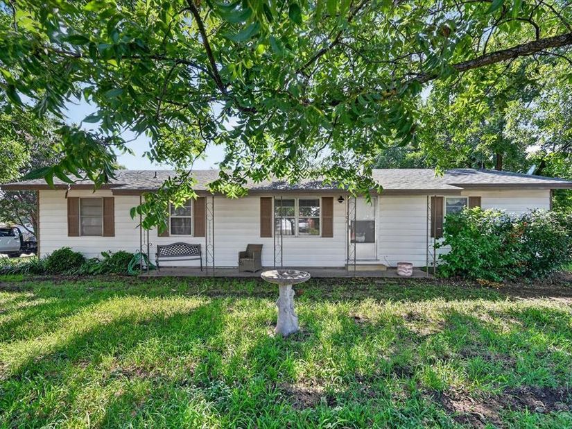 108 S Lakeview Drive , Lake Dallas Texas 75065
