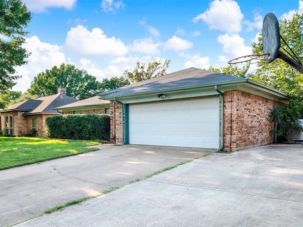 2920  Cripple Creek Trail , Grapevine Texas 76051