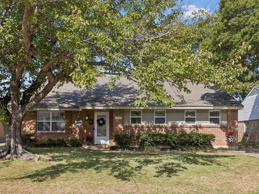 10621  Mapleridge Drive , Dallas Texas 75238
