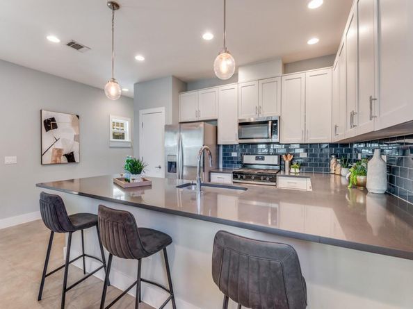 1621  Kyle Avenue , Dallas Texas 75208