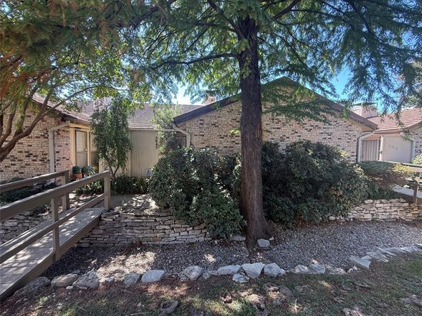 5945  Chimney Wood Circle , Fort Worth Texas 76112