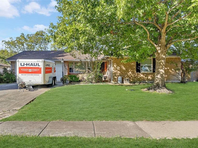 2947  Cameo Lane , Farmers Branch Texas 75234