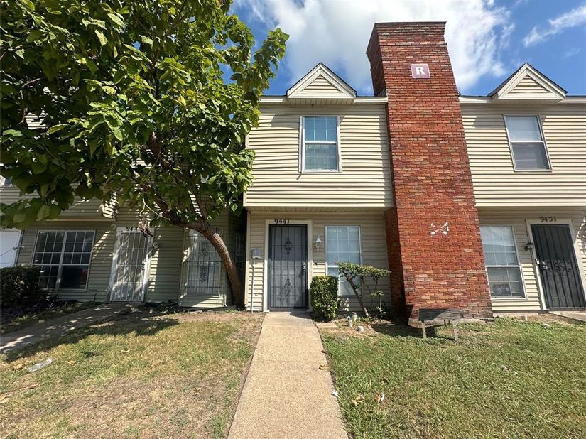 9447  Olde Towne Row , Dallas Texas 75227