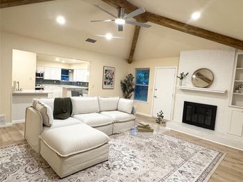 6513  Circleview Drive 
