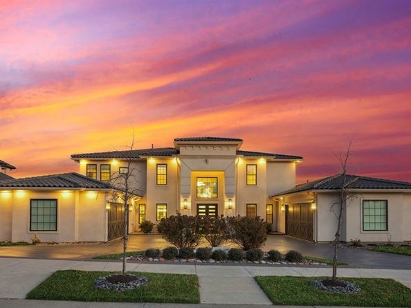 1121  Excalibur Boulevard , Lewisville Texas 75056