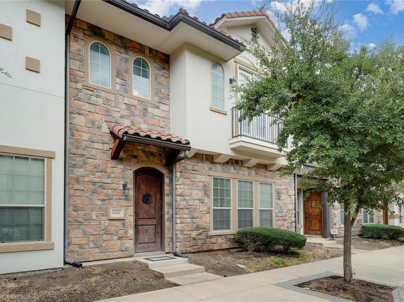 6742  Estrella   26, Irving Texas 75039
