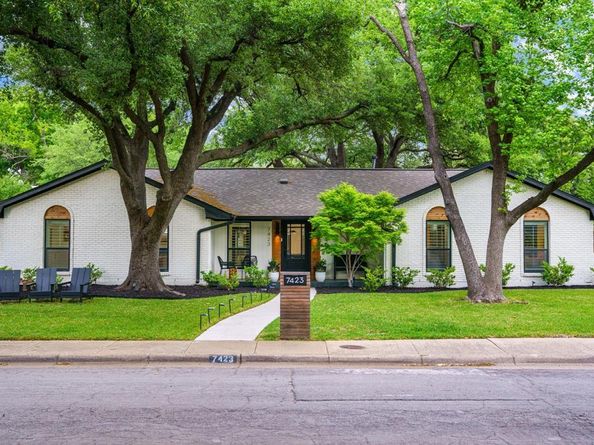 7423  Tangleglen Drive , Dallas Texas 75248