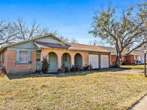 724 E Mustang Street , Crowley Texas 76036