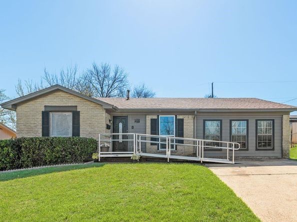 4120  Happy Canyon Drive , Dallas Texas 75241