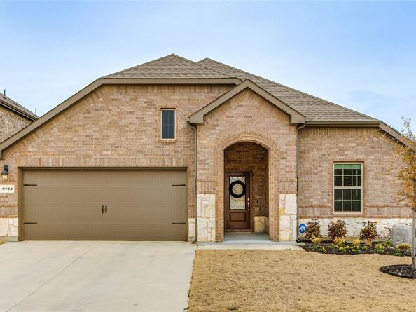 9733  Quail Pointe Road , Aubrey Texas 76227