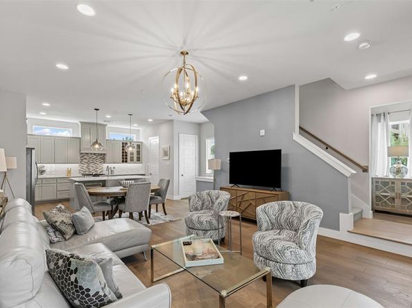 2741  Merrimac Street  101, Fort Worth Texas 76107