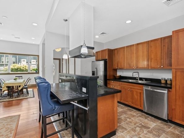 62 Clifford St A, Boston MA 02119