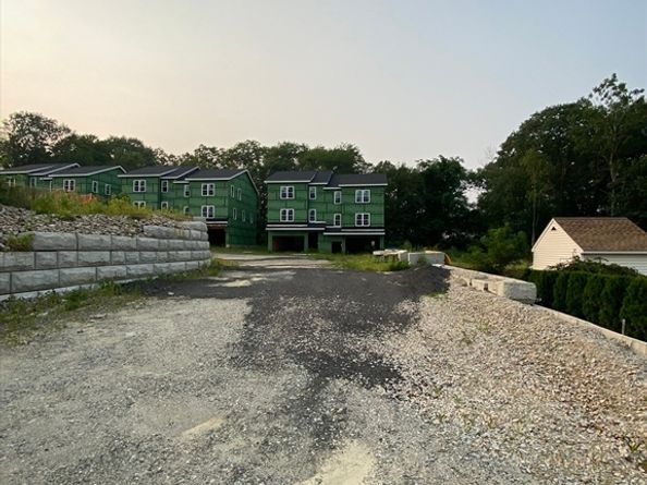 47R Yarnie 1B, Worcester MA 01602