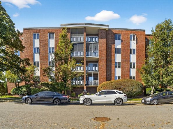 33 Lodgen Ct 4G, Malden MA 02148