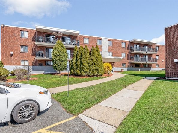 300 Governors Dr 21, Winthrop MA 02152