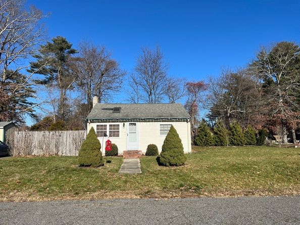 32 Doreen Way, Carver MA 02330