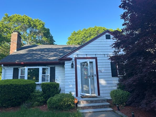 176 Ettrick St, Brockton MA 02301