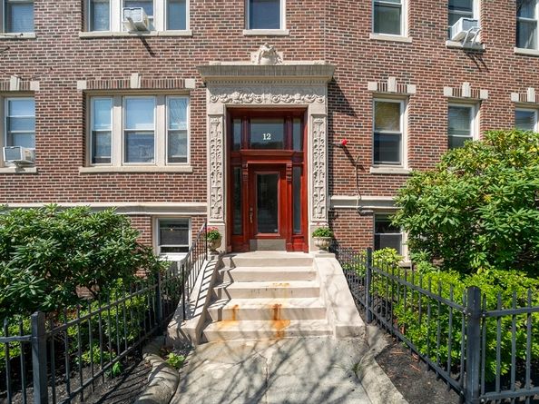 12 James Street B, Brookline MA 02446
