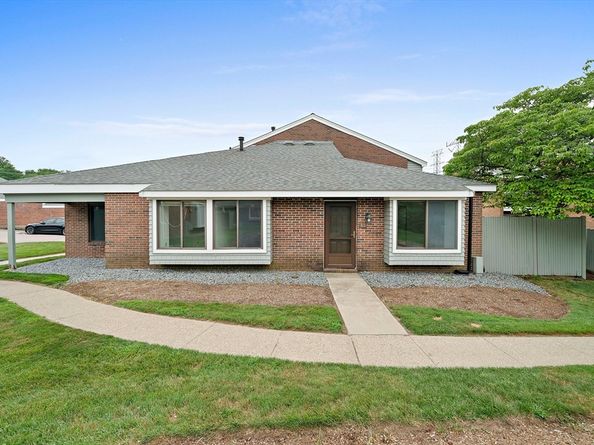 47 Rosewood Dr 47, Stoughton MA 02072