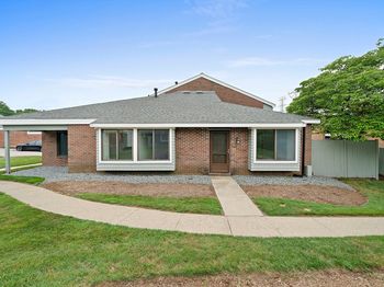 47 Rosewood Dr