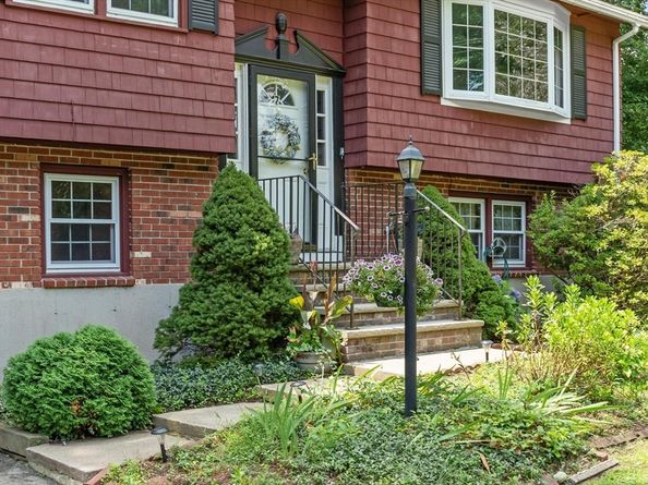 7 Meadowbrook Rd, Chelmsford MA 01863