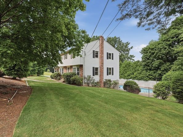 109 Country Ln, Leominster MA 01453