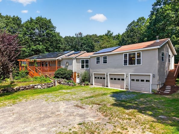 410 Billings Rd, Fitchburg MA 01420