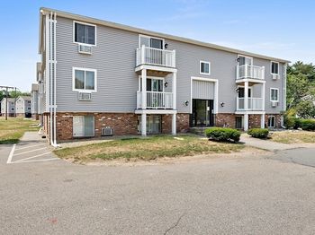 8 Royal Dane Dr