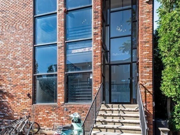 10 Roberts 12, Somerville MA 02145