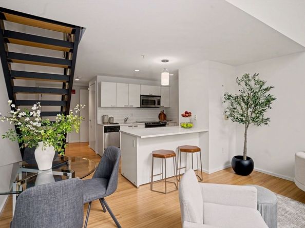 1 Earhart St 115, Cambridge MA 02141