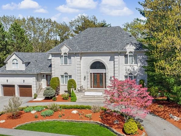 29 Hammersmith Dr, Saugus MA 01906