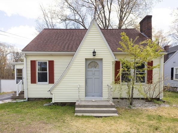 217 W Main St, Dudley MA 01571