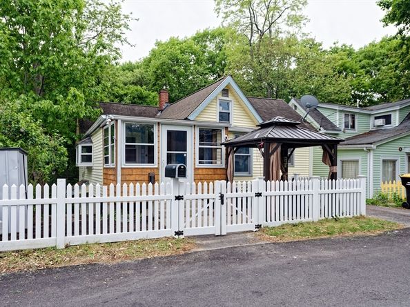 330 Mount Wayte Ave, Framingham MA 01702