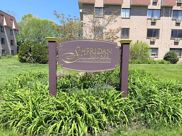 135 Grove St 112, Rockland MA 02370