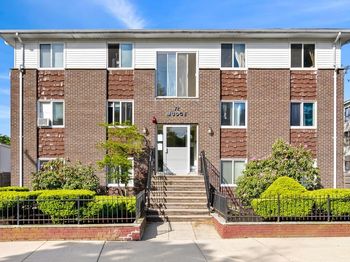 70 Mudge St