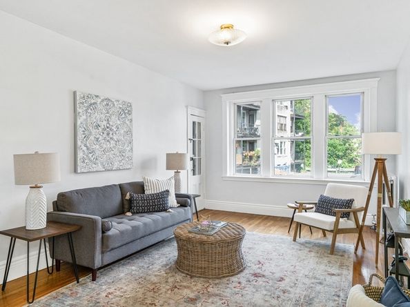8 Kinross Rd 4, Boston MA 02135