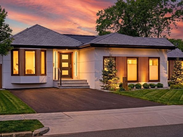 581 Saw Mill Brook Parkway, Newton MA 02459