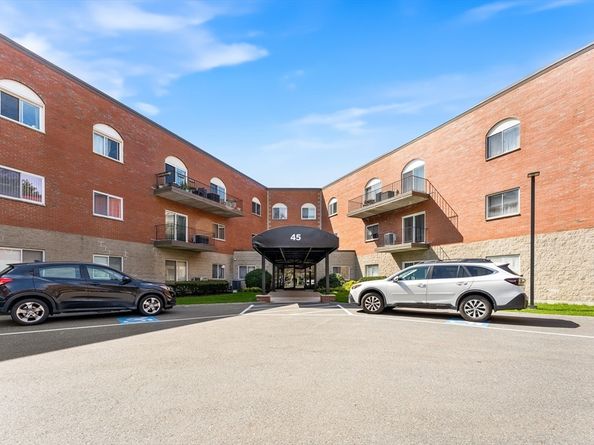 45 Loomis St 108, Malden MA 02148