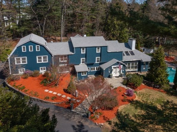25 Pleasant St, Dover MA 02030