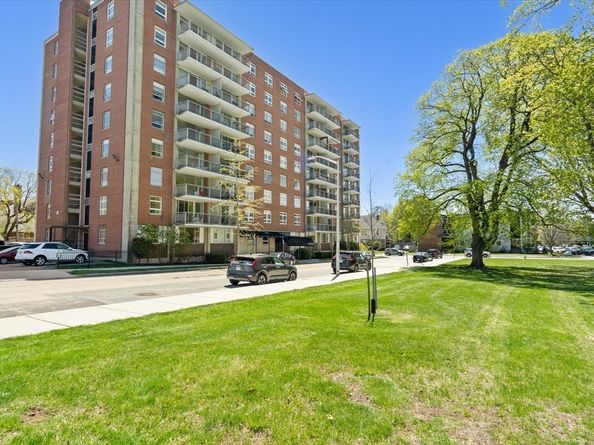 80 Salisbury St 101, Worcester MA 01609
