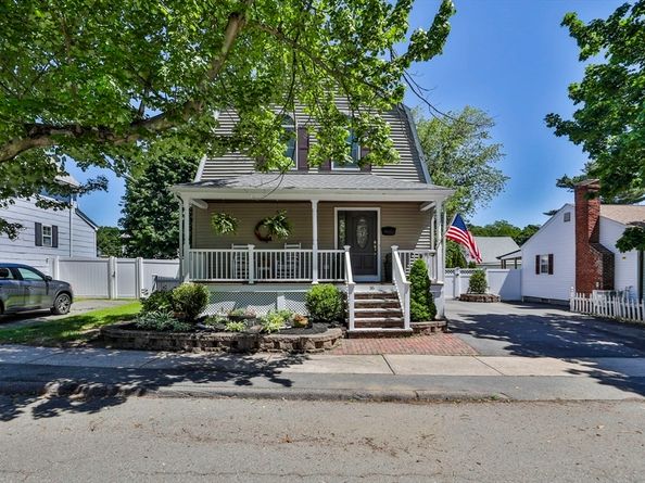 16 Endicott St, Saugus MA 01906