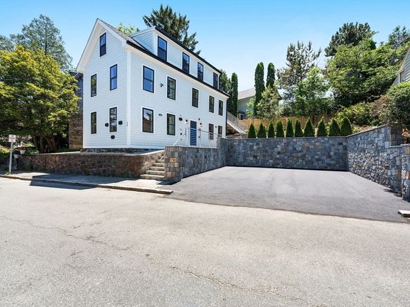 290 Washington St B, Marblehead MA 01945